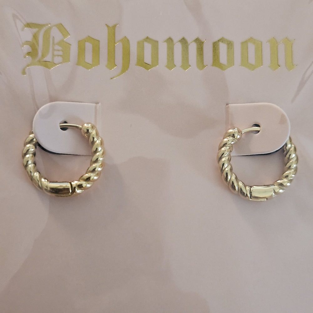 Elegant 18k Gold Hoop Earrings - Picture 3 of 4